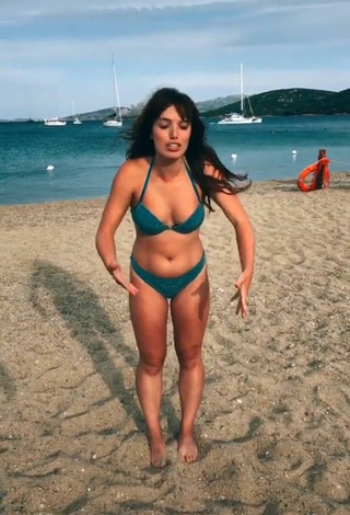 3. Luscious Eleonora Olivieri Shows Cleavage in Turquoise Bikini at the Beach and Bouncing Boobs