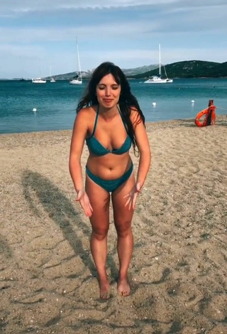 4. Luscious Eleonora Olivieri Shows Cleavage in Turquoise Bikini at the Beach and Bouncing Boobs