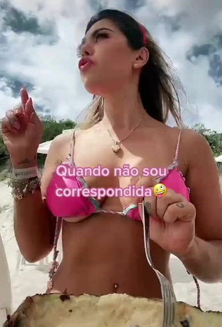 Sultry Elisa Ponte Shows Cleavage in Pink Bikini Top