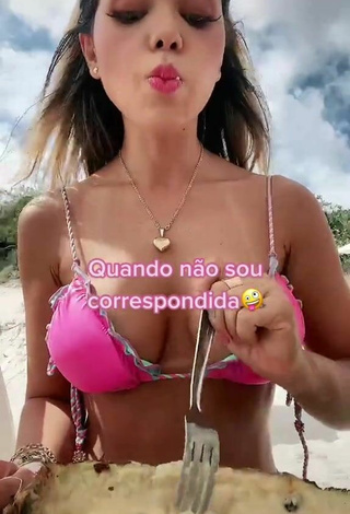 5. Sultry Elisa Ponte Shows Cleavage in Pink Bikini Top