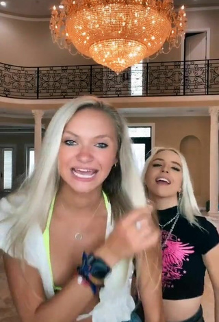 Elle Liniewski (@elleliniewski) - Leaked Videos from TikTok