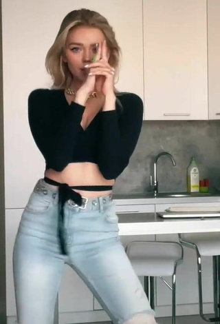 4. Sexy esmireal in Black Crop Top