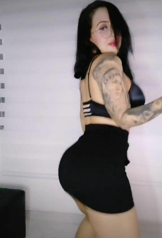 3. Erotic Eve Herrera in Black Crop Top while Twerking