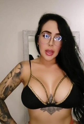 3. Sexy Eve Herrera Shows Cleavage in Black Bikini Top