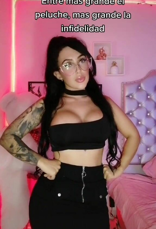 3. Eve Herrera Looks Sexy in Black Crop Top