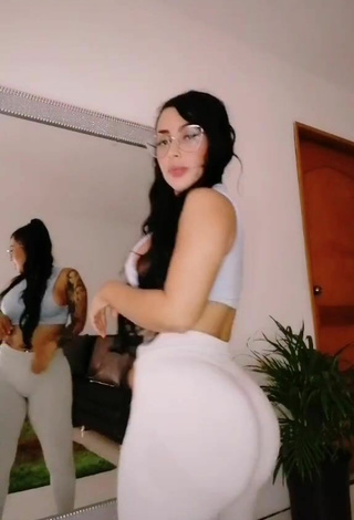 2. Seductive Eve Herrera Shows Big Butt