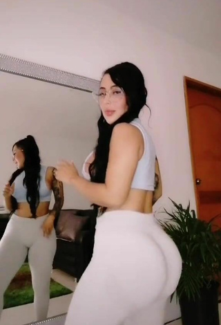 5. Seductive Eve Herrera Shows Big Butt