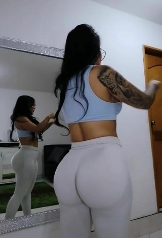 4. Breathtaking Eve Herrera Shows Big Butt