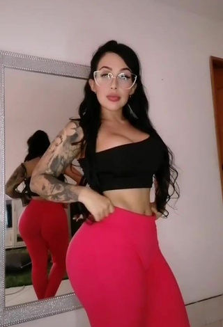 5. Alluring Eve Herrera Shows Big Butt