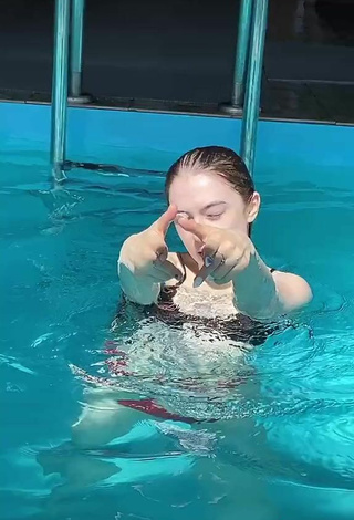 6. Luscious frendtok in Bikini at the Pool