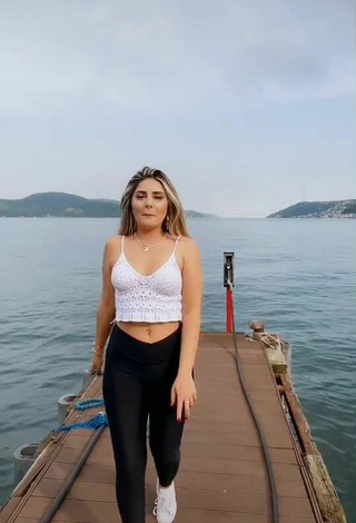 Sultry Gizemjelii in Black Leggings in the Sea