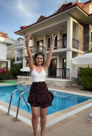 Luscious Gizemjelii in White Crop Top at the Swimming Pool