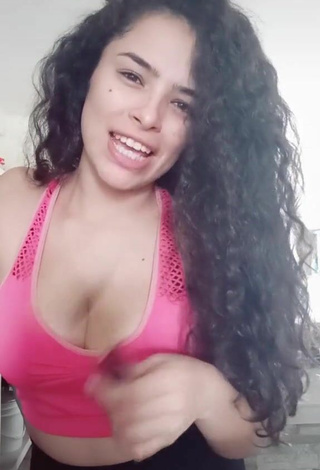 3. Sexy Gleidy Rojas Shows Cleavage in Pink Sport Bra