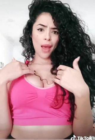 6. Luscious Gleidy Rojas Shows Cleavage in Pink Sport Bra