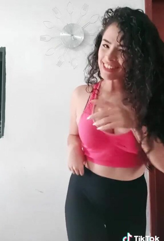 2. Sultry Gleidy Rojas Shows Cleavage in Pink Sport Bra and Bouncing Tits