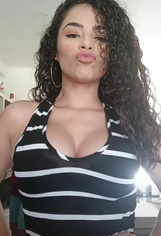 Wonderful Gleidy Rojas Shows Cleavage in Striped Top and Bouncing Boobs