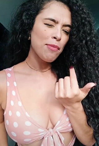 2. Sexy Gleidy Rojas Shows Cleavage in Polka Dot Top