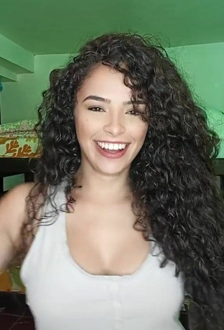 4. Luscious Gleidy Rojas Shows Cleavage in White Top and Bouncing Boobs