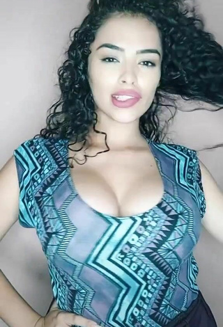 2. Breathtaking Gleidy Rojas Shows Cleavage in Top and Bouncing Boobs