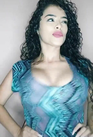 6. Breathtaking Gleidy Rojas Shows Cleavage in Top and Bouncing Boobs