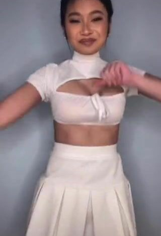 Luscious Taylah Albert in Crop Top and Bouncing Boobs