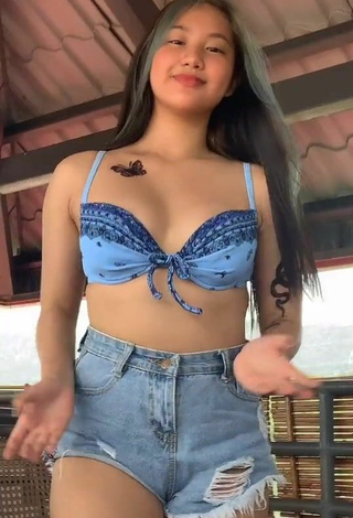 Beautiful Vanessa Domingo Shows Cleavage in Sexy Bikini Top