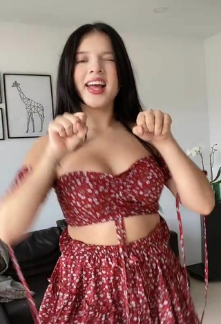 5. Beautiful Carolina Bell Shows Cleavage in Sexy Red Crop Top and Bouncing Tits