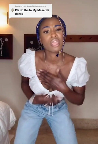 2. Cute Oluwanifewa Agunbiade Shows Cleavage in White Crop Top