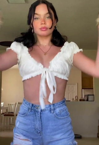 Amazing Itspeytonbabyy in Hot White Crop Top