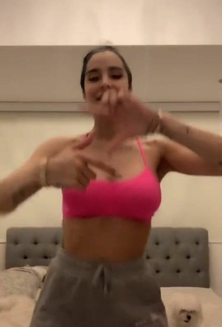 3. Sexy Jessi Pereira Shows Cleavage in Pink Sport Bra and Bouncing Tits