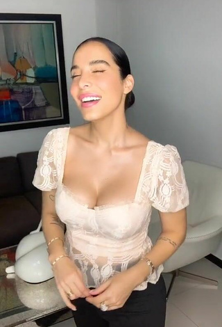 4. Cute Jessi Pereira Shows Cleavage in Beige Top