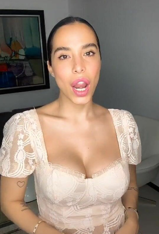 6. Cute Jessi Pereira Shows Cleavage in Beige Top