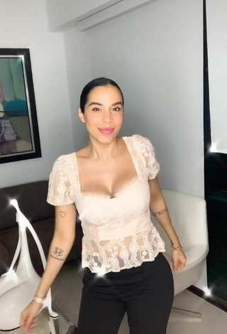 2. Hot Jessi Pereira Shows Cleavage in Beige Top