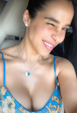 4. Luscious Jessi Pereira Shows Cleavage in Crop Top in a Car