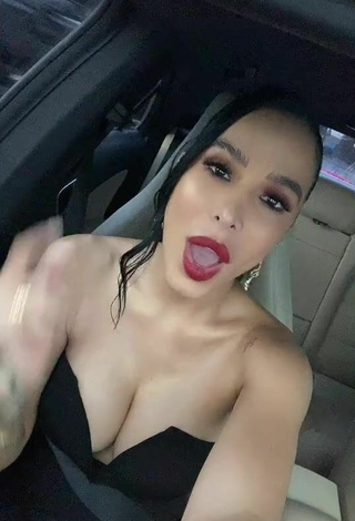 4. Gorgeous Jessi Pereira Shows Cleavage in a Car