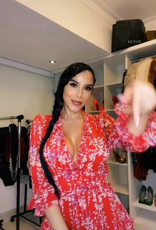 6. Jessi Pereira Shows her Cute Cleavage and Bouncing Tits