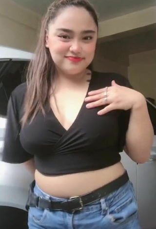 3. Beautiful Joanne Duldulao in Sexy Black Crop Top and Bouncing Boobs