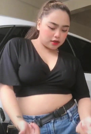 6. Titillating Joanne Duldulao in Black Crop Top