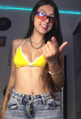 2. Sexy Julia Guerra Shows Cleavage in Yellow Sport Bra and Bouncing Tits