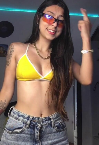 3. Sexy Julia Guerra Shows Cleavage in Yellow Sport Bra and Bouncing Tits