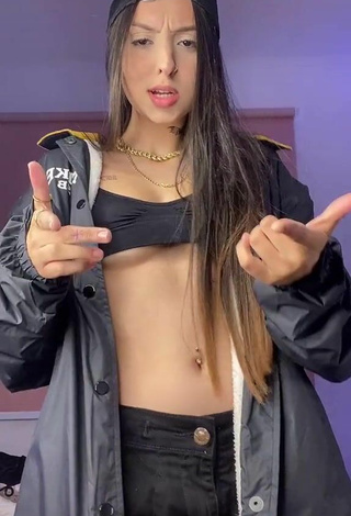 4. Sensual Julia Guerra in Black Sport Bra and Bouncing Boobs (Underboob)