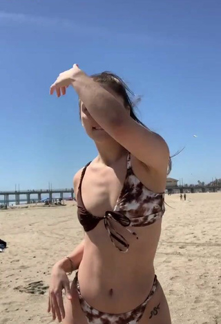 2. Sexy Kathryn Melvin in Bikini at the Beach and Bouncing Tits