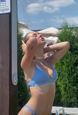 Hot Lera Kantur Shows Cleavage in Blue Bikini