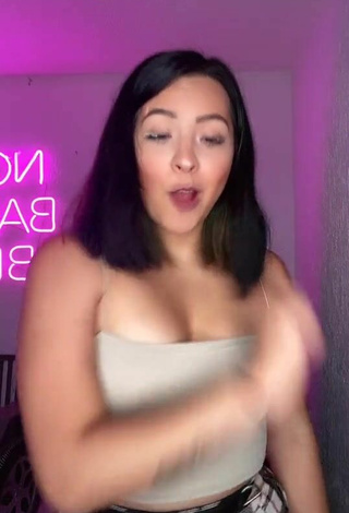 4. Sweet Karen Bustillos Shows Cleavage in Cute Beige Crop Top and Bouncing Boobs