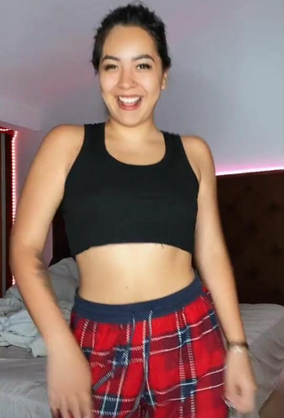 2. Beautiful Karen Bustillos in Sexy Black Crop Top