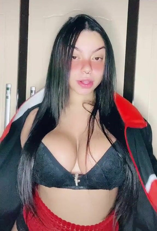 Hot Karniello Shows Cleavage in Black Bra and Bouncing Tits