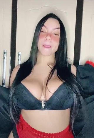 6. Hot Karniello Shows Cleavage in Black Bra and Bouncing Tits