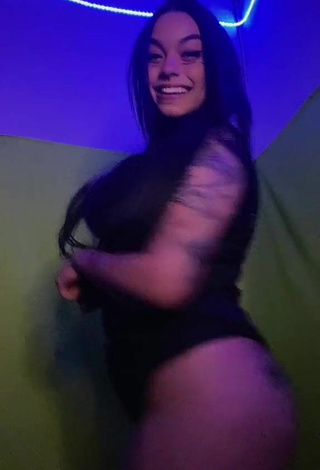 4. Hot Karniello Shows Big Butt and Bouncing Breasts