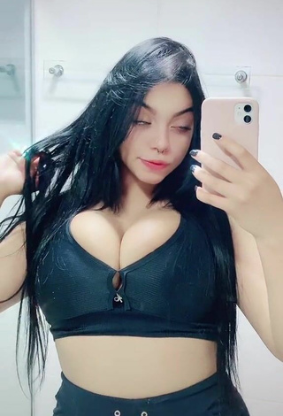 Hottest Karniello Shows Cleavage in Black Bra