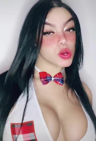 Hot Karniello Shows Cleavage in White Crop Top and Bouncing Tits